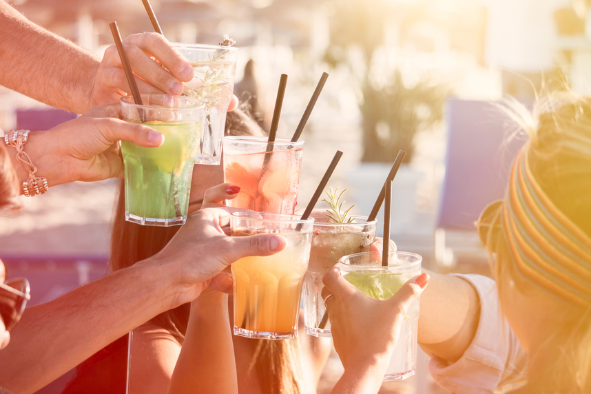 Cocktail con vino e frutta: l'aperitivo fresco per l'estate Cocktail con vino e frutta: l'aperitivo fresco per l'estate