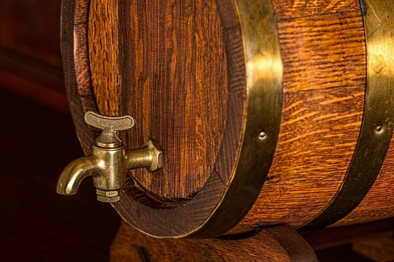 Un dialogo costante tra legno e vini rossi, la maturazione in botte