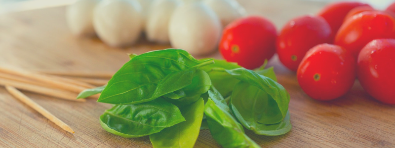 Gli ingredienti per una perfetta insalata Caprese