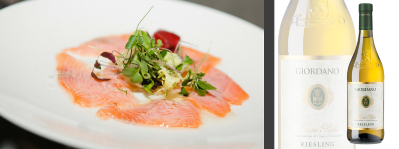 Con il Carpaccio di salmone e salsa allo yogurt Giordano Vini consiglia: Riesling DOC 2015 Oltrep Pavese