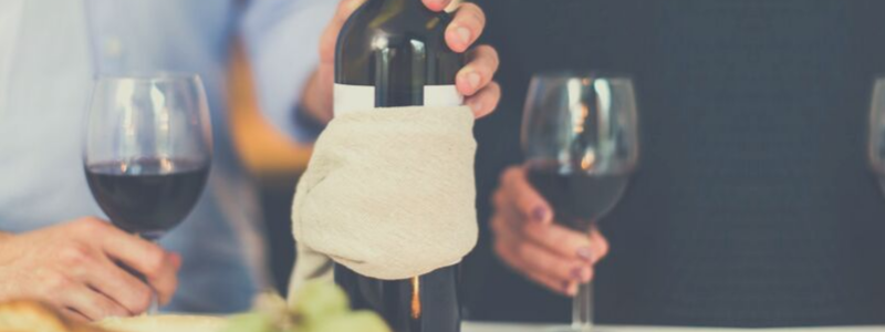 Scegli il vino in base ai gusti dei partecipanti o a quelli della persona che ti ha invitato
