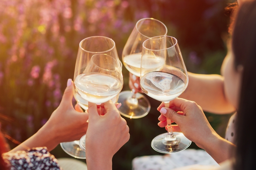 donne amiche vino bianco