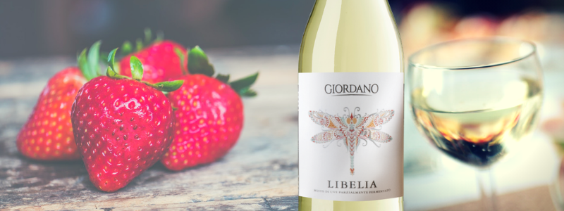 Libelia, mosto d'uve parzialmente fermentato, con le fragole: abbinamento divino