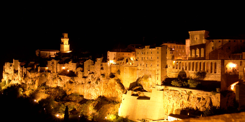 Pitigliano, citta di tufo